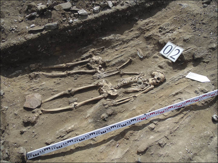 Couple buried holding hands 5000 years ago in Siberia