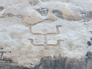 Hawaii beach reveals 400-year-old petroglyphs