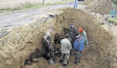 Team of detectorists found a buried German Nazi Panther tank