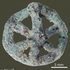 Neolithic amulet being oldest case of lost-wax casting found