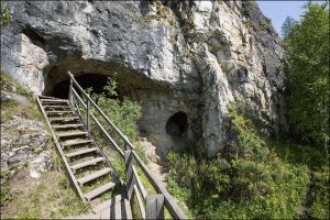 The Denisova Cave (by The Siberian Times)