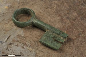 A bronze key (Emmanuelle Collado & Inrap)
