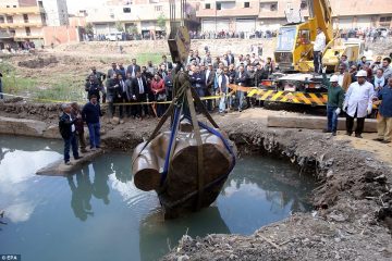 Gigantic statue of Ramesses II found and lifted