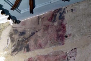 Unknown frescoes of angels and column found under plaster