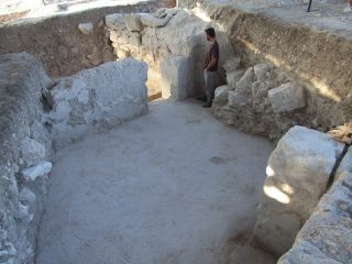 Gate to headquarters of the Sixth Legion discovered in Jerusalem
