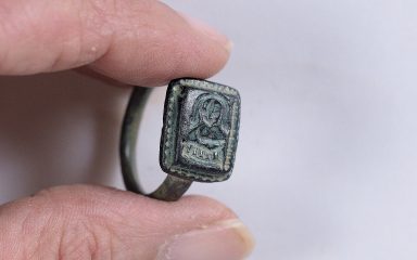 Gardner unearths a bronze ring with depiction of St Nicolas
